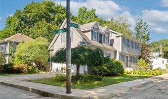 22 Aumond St, Cranston, RI 02905