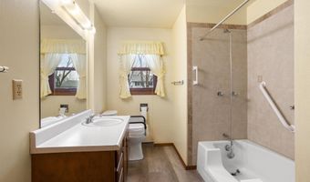 2109 E COLLEGE Ave, Appleton, WI 54915