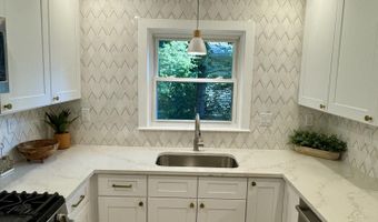 1496 Newport Rd, Ann Arbor, MI 48103