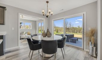 5165 Greyson Heights Dr, Auburn, IN 46706