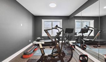 97 Oak Ln, Amagansett, NY 11937