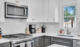 728 NEPTUNE Ave, Beachwood, NJ 08722