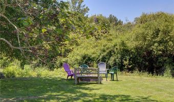 201 Paradise Ave, Middletown, RI 02842