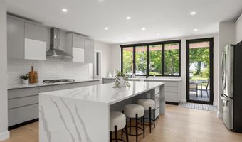 3112 N ROSSER St, Alexandria, VA 22311