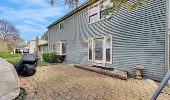 525 Skyline Dr, Algonquin, IL 60102