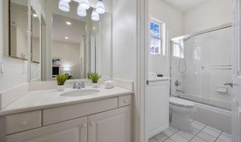 827 W Heritage Oak Ct, Altadena, CA 91001