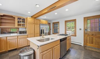 5 Pinecrest Cir, Bedford, NH 03110