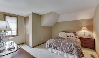 1521 Secretariat Ln, Indianapolis, IN 46217