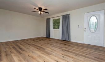 1520 S Carnation Dr, Aurora, MO 65605