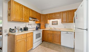 121 E O'Neil Dr, Ames, IA 50010