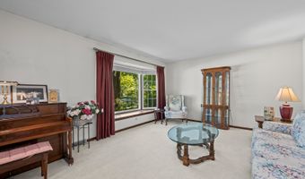 1507 W Plymouth Dr, Arlington Heights, IL 60004
