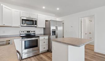 25 Village Cir, Augusta, ME 04330