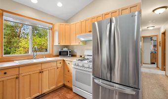 2412 W North St, Bellingham, WA 98225