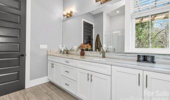 20 Phillip Ln, Arden, NC 28704
