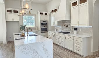 105 PIONEER Trl, Adkins, TX 78101