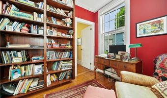 43 Poplar St, Newport, RI 02840