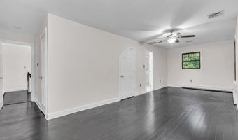 19 Center St, Barnegat, NJ 08005