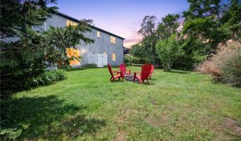 8 SOUTHWEST Rd, Narragansett, RI 02882