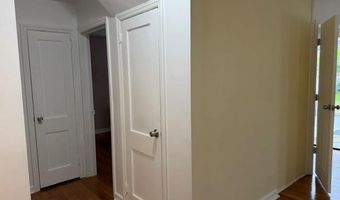 128 Pleasant Ave, Bergenfield, NJ 07621