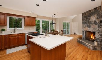 6 Valley Ct, Bethel, CT 06801