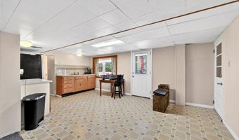 9828 Whitcomb Ln, Affton, MO 63123