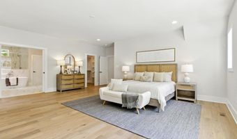8202 MOCKINGBIRD Dr, Annandale, VA 22003