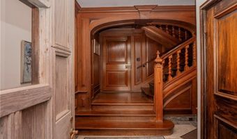57 Ledge Rd 2, Newport, RI 02840