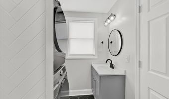 2 W BARNEY St, Baltimore, MD 21230
