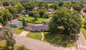 102 Highland Dr, Arkansas City, KS 67005