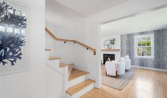 45 Meadowbrook Dr, Barrington, RI 02806