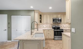 35 Ridgeview Circle Ct, Ballwin, MO 63021