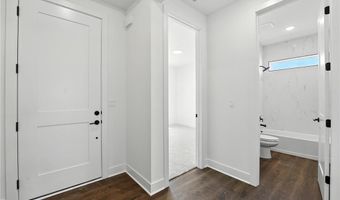 1660 Grayhawk Dr, Basehor, KS 66007