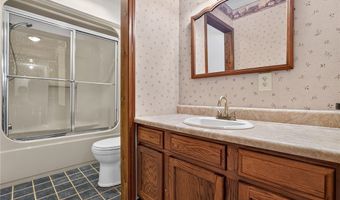 12757 Chamberlain Rd, Aurora, OH 44202