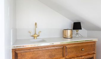 12 Mt. Vernon St 5, Newport, RI 02840