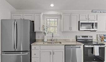 64 Burnside Ave, Narragansett, RI 02882