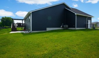 5453 Rowling Dr, Ames, IA 50014