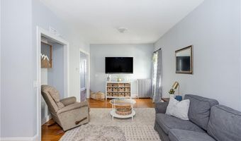 6 Pond Ave, Newport, RI 02840