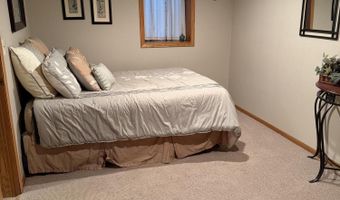 1899 Eisenhower Cir, Aberdeen, SD 57401
