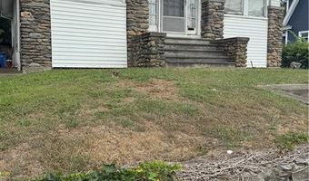 117 W Main Rd, Middletown, RI 02842