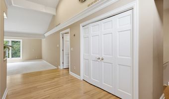483 Concord Downs Ln, Aurora, OH 44202