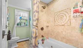 3 Jones Ave, Bristol, RI 02809