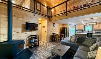 8 Breezy Knoll Ln, Baileyville, ME 04694