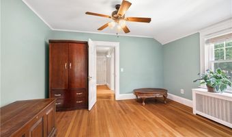121 Commonwealth Ave, Warwick, RI 02886