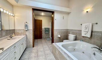 225 Emerald Meadows Dr, Arnolds Park, IA 51331