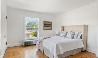 84 Rodman St, Narragansett, RI 02882
