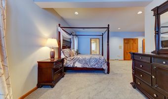 9 University Pl, Amsterdam, NY 12010