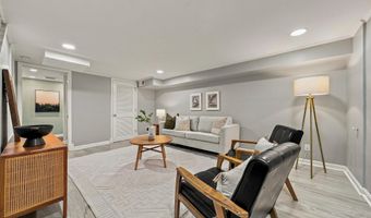 8 E MASONIC VIEW Ave, Alexandria, VA 22301