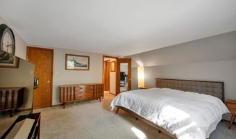 8 HILLTOP Ct, Appleton, WI 54914