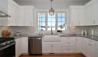 515 School St, North Kingstown, RI 02852