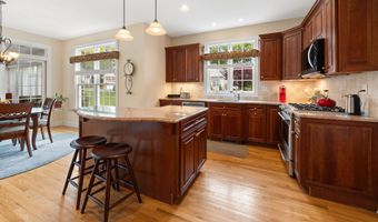 13 Stonegate Cir, Cheshire, CT 06410